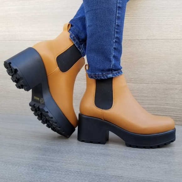 Shoes - 90s Grunge Chunky Heel lug Platforn booties-V